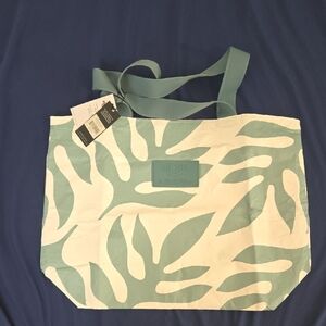 Day Tripper in Low Tide